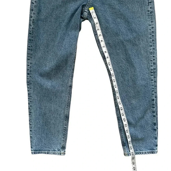 H&M - Straight Leg - High Waisted Mom Jean - Picture 4 of 9